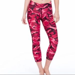 Human Performance Engineering Pink Camouflage leggings size XS